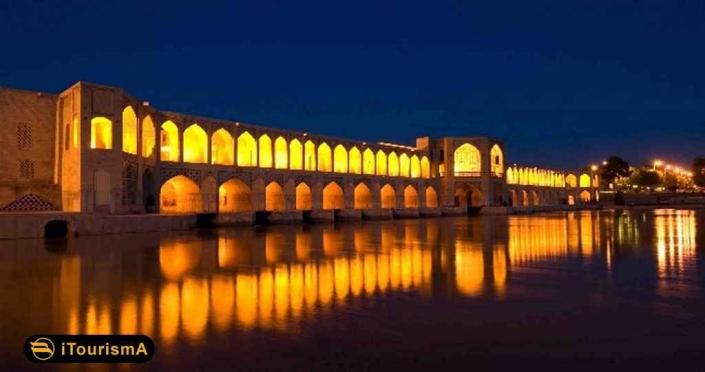 پل خواجو یا پل بابا رکن الدین از بناهای تاریخی معروف اصفهان