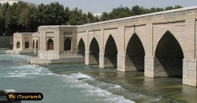 پل چوبی پلی در اصفهان بر روی زاینده رود است