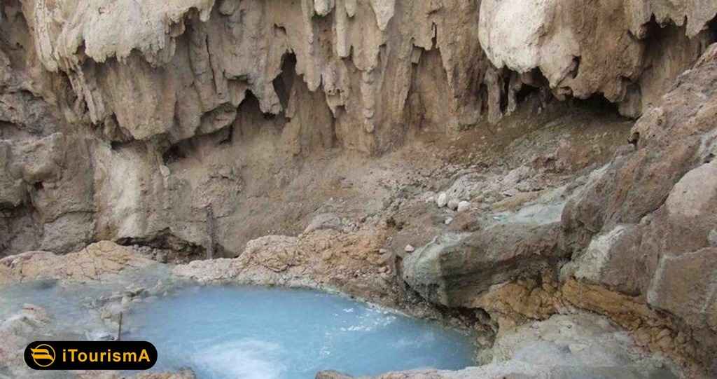 چشمه آب گرم گنو در کوه گنو