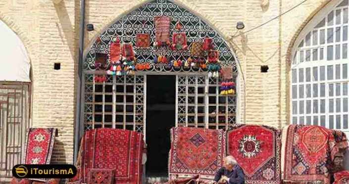 بازار وکیل در مرکز شهر شیراز قرار گرفته است