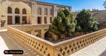 خانه پیرنیا یک عمارت صفوی با ویژگی های معماری کویری می باشد