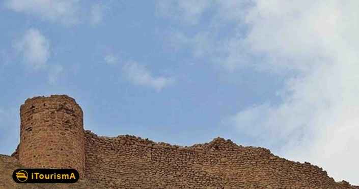 لشتان، قلعه ای باستانی در نزدیکی بندر لنگه است که با مصالح بوم آورد ساخته شده است