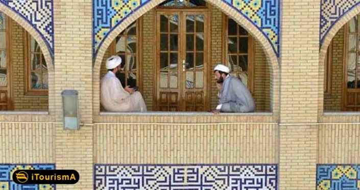 مدرسه نواب بنایی مربوط به دوران صفوی در مشهد است که سازه ای نوآورانه دارد