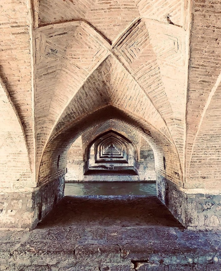 سی و سه پل