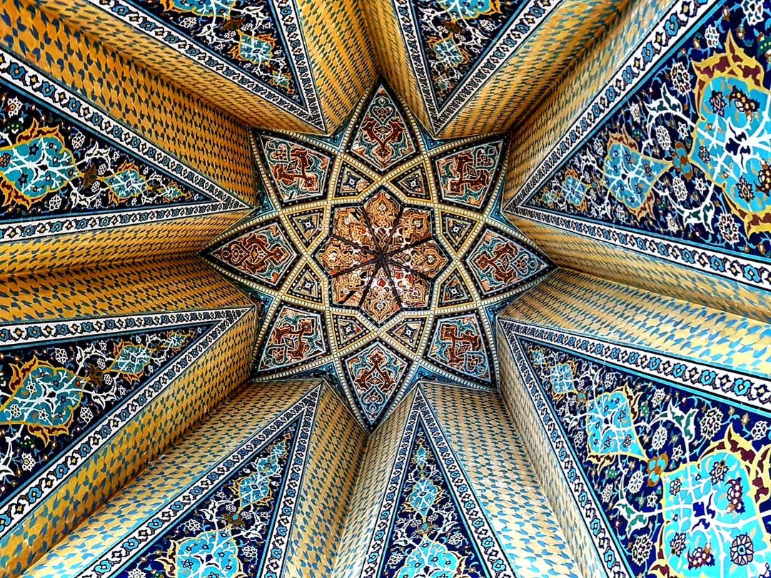 آرامگاه باباطاهر