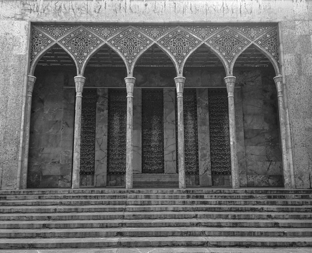 آرامگاه صائب تبریزی